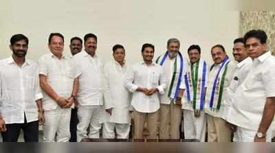 YSRCPలో చేరిన గోకరాజు గంగరాజు కుమారుడు, సోదరులు.. ఆయన మాత్రం...