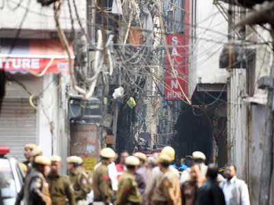 दिल्ली: शीशे की फैक्ट्री में हुए शॉर्ट सर्किट से लगी थी आग!