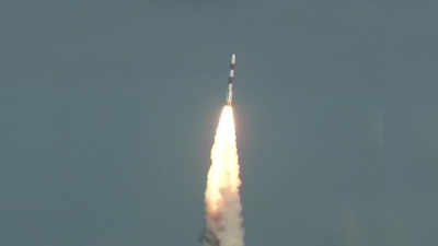 इसरो ने लॉन्च किया पीएसएलवी-सी48, भेजे गए 10 सैटलाइट