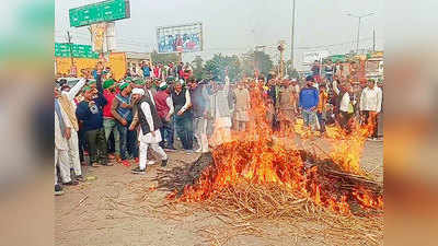 वेस्ट यूपी में गन्ना किसानों का प्रदर्शन, हाईवे समेत कई जगह लगाया जाम