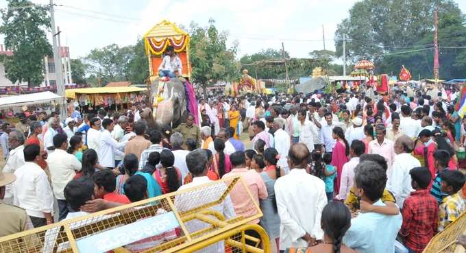 ಆನೆ ಮೇಲೆ ಅಂಬಾರಿ