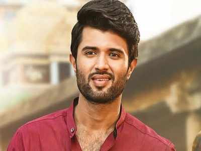 Vijay Devarakonda ఫ్రెంచ్ గర్ల్ ఫ్రెండ్‌తో విజయ్ దేవరకొండ.. ఫొటో వైరల్