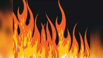 नागरिकता संशोधन कानून: हावड़ा में प्रदर्शनकारियों का उपद्रव, रेलवे स्टेशन परिसर का एक हिस्सा जलाया