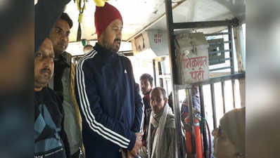 कड़ाके की ठंड में परिवहन मंत्री ने की रोडवेज बसों की चेकिंग, पूछा यात्रियों से हाल