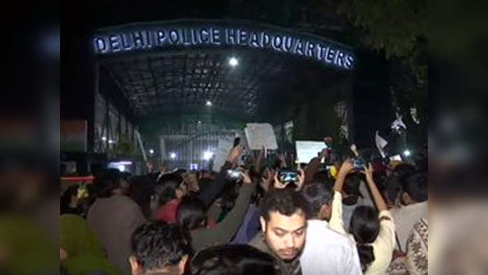 LIVE: नागरिकता कानून के विरोध में दिल्ली में हिंसक प्रदर्शन, हर अपडेट