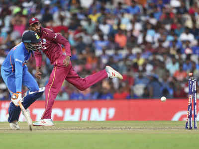 IND vs WI: ಅಂಪೈರ್‌ ಎಡವಟ್ಟಿನ ವಿರುದ್ಧ ಕಿಂಗ್‌ ಕೊಹ್ಲಿ ಕೆಂಡಾ ಮಂಡಲ!