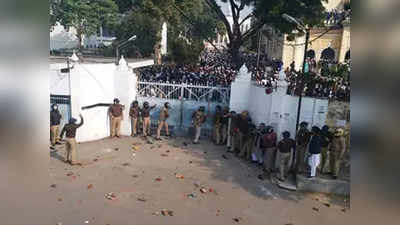 नागरिकत्व: लखनऊमध्ये विद्यार्थ्यांची पोलिसांवर दगडफेक