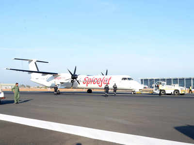 गोवा: इंडियन नेवी की सतर्कता के कारण हादसे का शिकार होने से बचा स्पाइसजेट का विमान