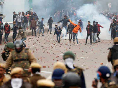 दिल्ली: सीलमपूर-जाफराबादेत भडका; अनेक पोलीस जखमी