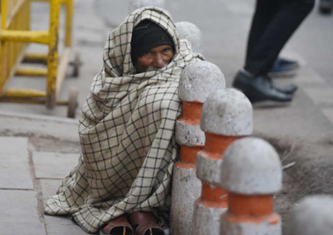 बेघर लोगों पर सर्दी का कुछ ज्यादा ही है सितम