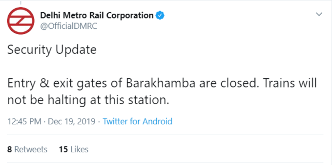 दिल्ली मेट्रो के बाराखम्भा स्टेशन पर भी एंट्री और एग्जिट गेट बंद किए गए। यहां पर मेट्रो नहीं रुकेगी।