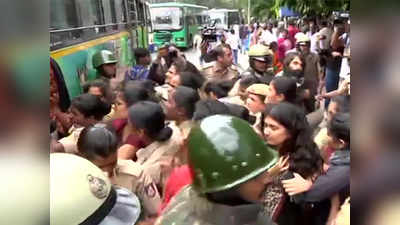 CAA विरोध: दिल्लीत जमावबंदी; इंटरनेट, मेट्रोही बंद
