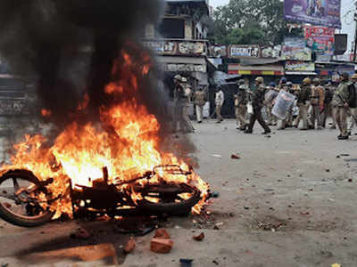 नागरिकता ऐक्ट पर देशभर में बवाल, यूपी और दिल्ली में हिंसक प्रदर्शन, 10 की मौत
