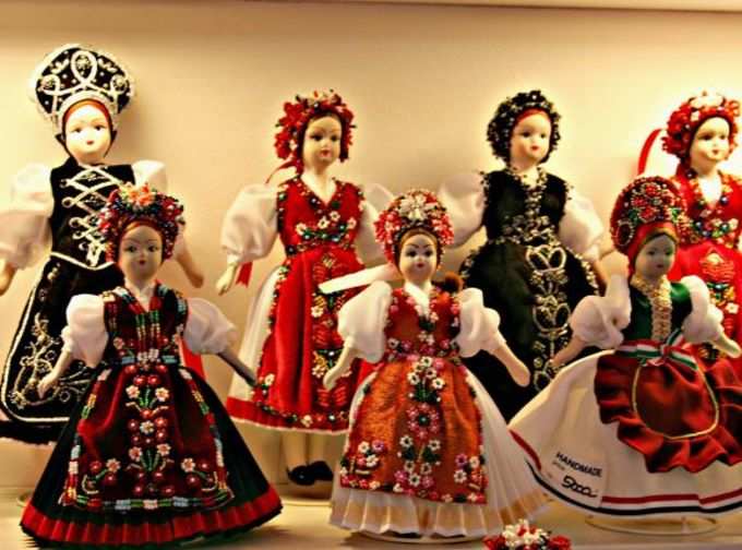 traditional-dolls