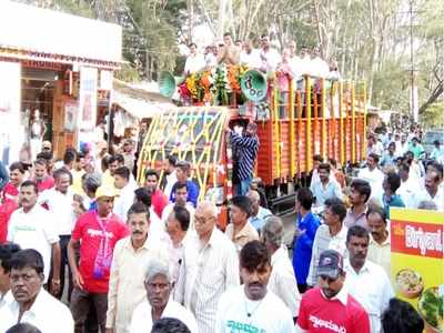 ಶರತ್‌ ಬಚ್ಚೇಗೌಡ ಸ್ವಾಭಿಮಾನಿ ವಿಜಯ ಯಾತ್ರೆ..! ಹೊಸಕೋಟೆಯಲ್ಲಿ ನೂತನ ಶಾಸಕರಿಗೆ ಉಘೇ ಉಘೇ..!