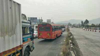 पुणे-सातारा महामार्गावरवाहनांच्या रांगाच रांगा