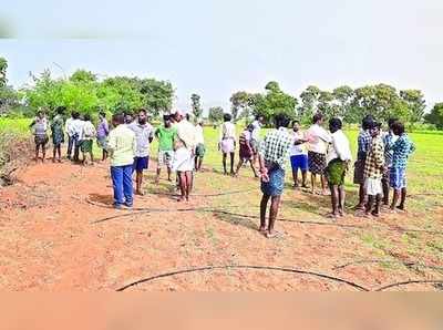 స్నేహితులే మద్యం తాపించి.. సుత్తితో తలపగులగొట్టి..!