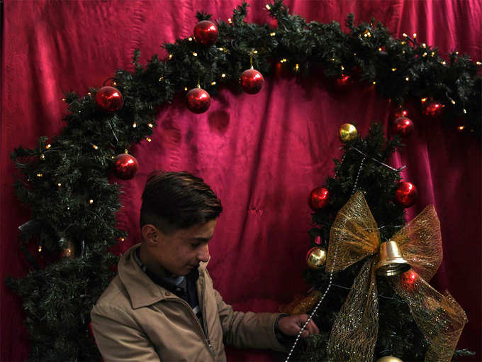 काबुल के बाजार में क्रिसमस की रौनक 