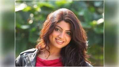 Akanksha Puri: ఫ్రెండ్స్ ఎక్కడైనా అలా ముద్దులు పెట్టుకుంటారా