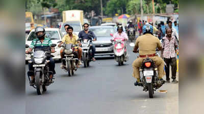 सेंटा क्लॉज ने ट्रैफिक के प्रति किया जागरूक