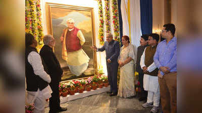 अटल बिहारी वाजपेयी की तस्वीर के अनावरण से पश्चिम बंगाल सरकार की दूरी, राज्यपाल आहत
