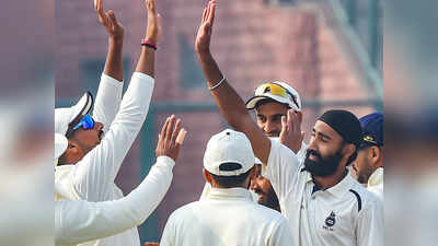 रणजी: इशांत, सिमरजीत की शानदार गेंदबाजी से हैदराबाद पर दिल्ली का पलड़ा भारी