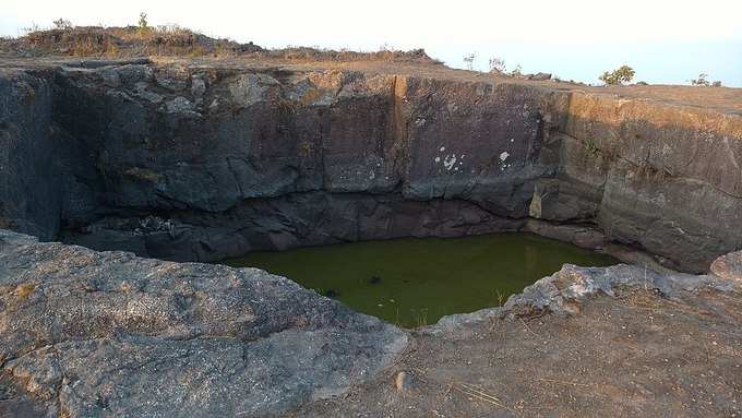 ನೀರಿನ ಗುಂಡಿಗಳು