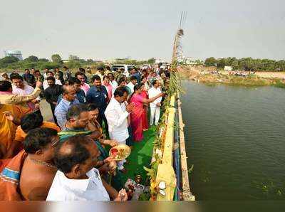 రాజన్న సన్నిధిలో కేసీఆర్.. మిడ్ మానేరుకు జలహారతి