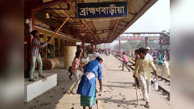 बांग्लादेशी शरणार्थियों ने कोलकाता में रेलवे स्टेशन पर मचाया उत्पात?