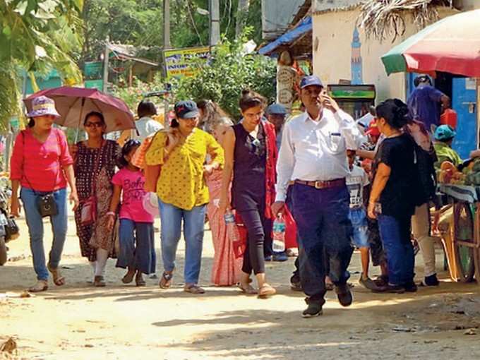 ಪ್ರವಾಸಿ ತಾಣಗಳಿಗೆ ಜೀವ ಕಳೆ: ದೇಶಿ, ವಿದೇಶಿ ಪ್ರವಾಸಿಗರ ದಾಂಗುಡಿ