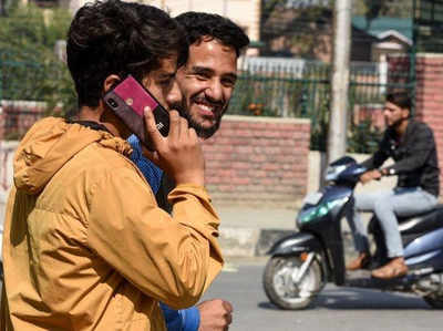 पांच महीने बाद कश्मीर में एसएमएस और सरकारी अस्पतालों में ब्रॉडबैंड इंटरनेट सेवा शुरू