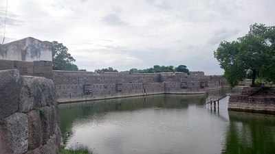 Vellore Tourism : வரலாற்றை திரும்பி பார்க்கும் வேலூர் கோட்டை