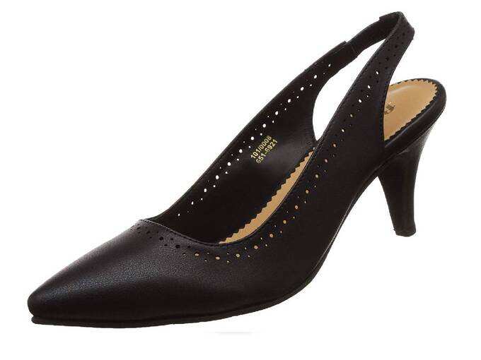 BATA Women&#39;s Falon Pumps