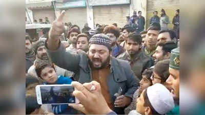 पाकिस्तान में भीड़ ने ननकाना साहिब गुरुद्वारे पर की पत्थरबाजी, पुलिस ने अपहरण के आरोपी को छोड़ा