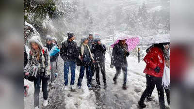 नैनीताल-मसूरी में साल की पहली बर्फबारी, देहरादून में हुई बारिश