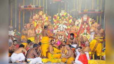 ఉత్తర ద్వార దర్శనానికి పోటెత్తిన భక్తులు.. కిక్కిరిసిన సప్తగిరులు