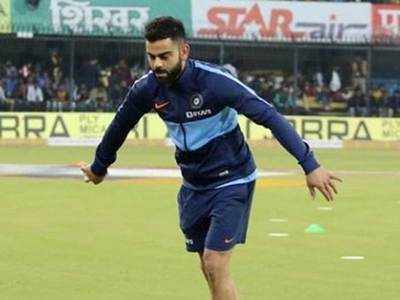 India vs Sri Lanka: मैदान पर हरभजन सिंह के गेंदबाजी ऐक्शन की नकल करते नजर आए विराट कोहली