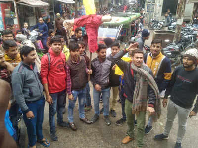 जेएनयू हिंसा के खिलाफ बागपत में एबीवीपी कार्यकर्ताओं का प्रदर्शन, वामपंथी संगठनों पर लगाए आरोप