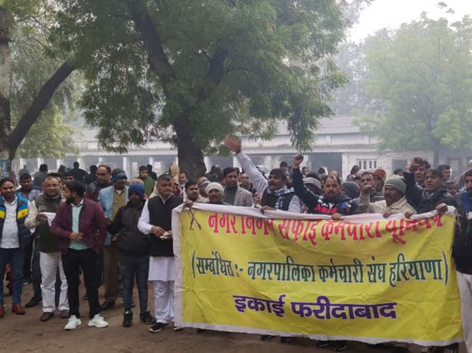 भारत बंदः नगर निगम का काम पूरी तरह से ठप, कर्मचारियों ने किया प्रदर्शन।
