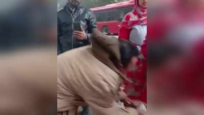 महिला पर पुलिसकर्मी ने कसी अश्लील फब्तियां, फिर हुआ सस्पेंड