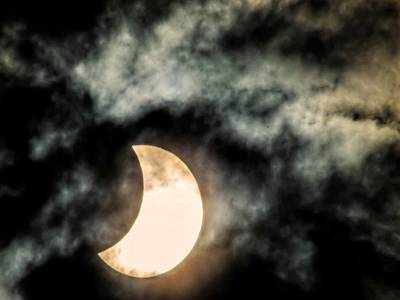 Wolf Moon Eclipse: ചന്ദ്രഗ്രഹണം ഓരോ രാശിക്കാർക്കും നൽകുന്ന ഫലങ്ങൾ അറിയാം!