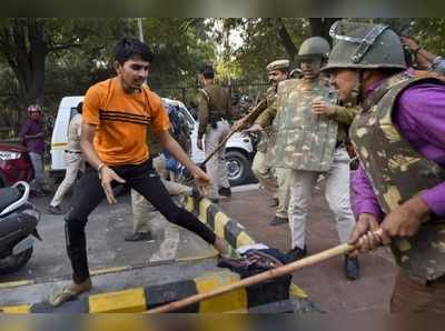 JNU Violence: విద్యార్థులపై విరిగిన లాఠీ.. రాష్ట్రపతి భవన్ వద్ద ఉద్రిక్తత