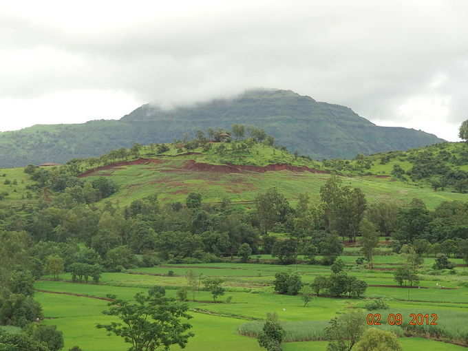 ಈ ದಾರಿಯಲ್ಲಿ ಹೋದಾಗ ಸಿಗುತ್ತದೆ