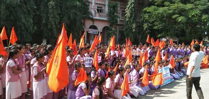 ​ಎಫ್‌ಐಆರ್‌ನಲ್ಲಿ ಹೆಸರಿಸಲಾದ ವಿದ್ಯಾರ್ಥಿಗಳನ್ನು ಕ್ಯಾಂಪಸ್‌ನಿಂದ ಹೊರ ಹಾಕಿ