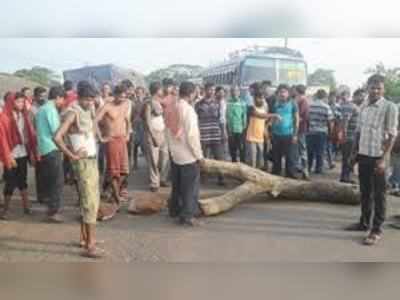 পথ অবরোধে কৃষকরা