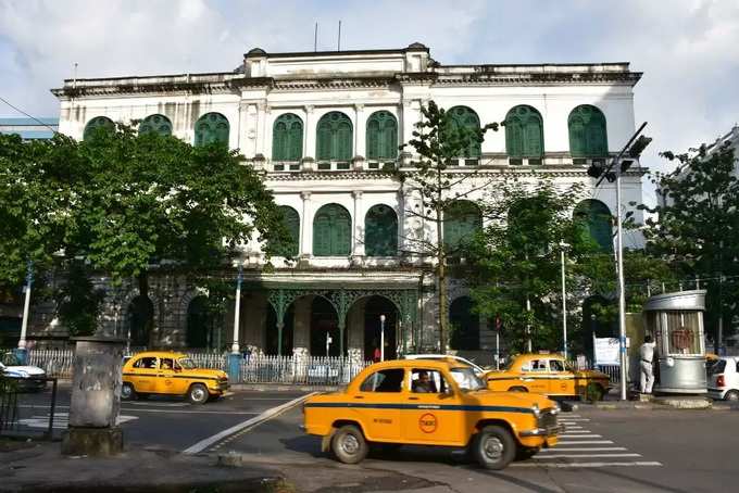 currency building