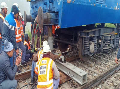 बिजनौर: मालगाड़ी के पहिए पटरी से उतरे, ठीक करने पहुंची ट्रेन के पहिए भी फिसले