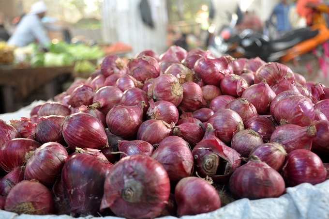 దిగివస్తున్న ఉల్లి..