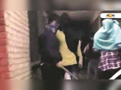 JNU কাণ্ড: হস্টেল হামলায় অবশেষে চিহ্নিত মুখ ঢাকা সেই তরুণী