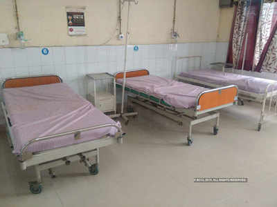 सरकारी अस्पतालों से 8 हजार चादरें गायब